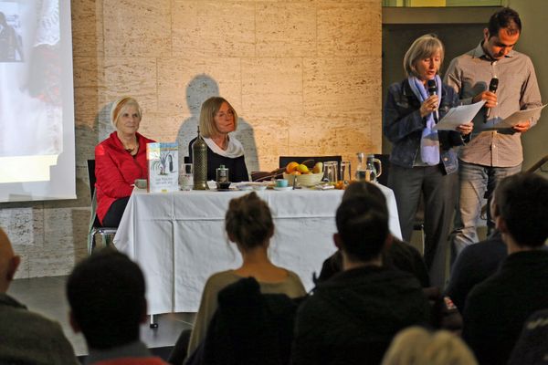 Fotos zur Veranstaltung: Schreibwerkstatt «Wenige Worte – große Geschichte» Präsentation der Ergebnisse in mehreren Sprachen