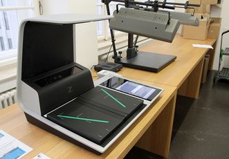 Auflichtscanner und Kamera im Erdgeschoss